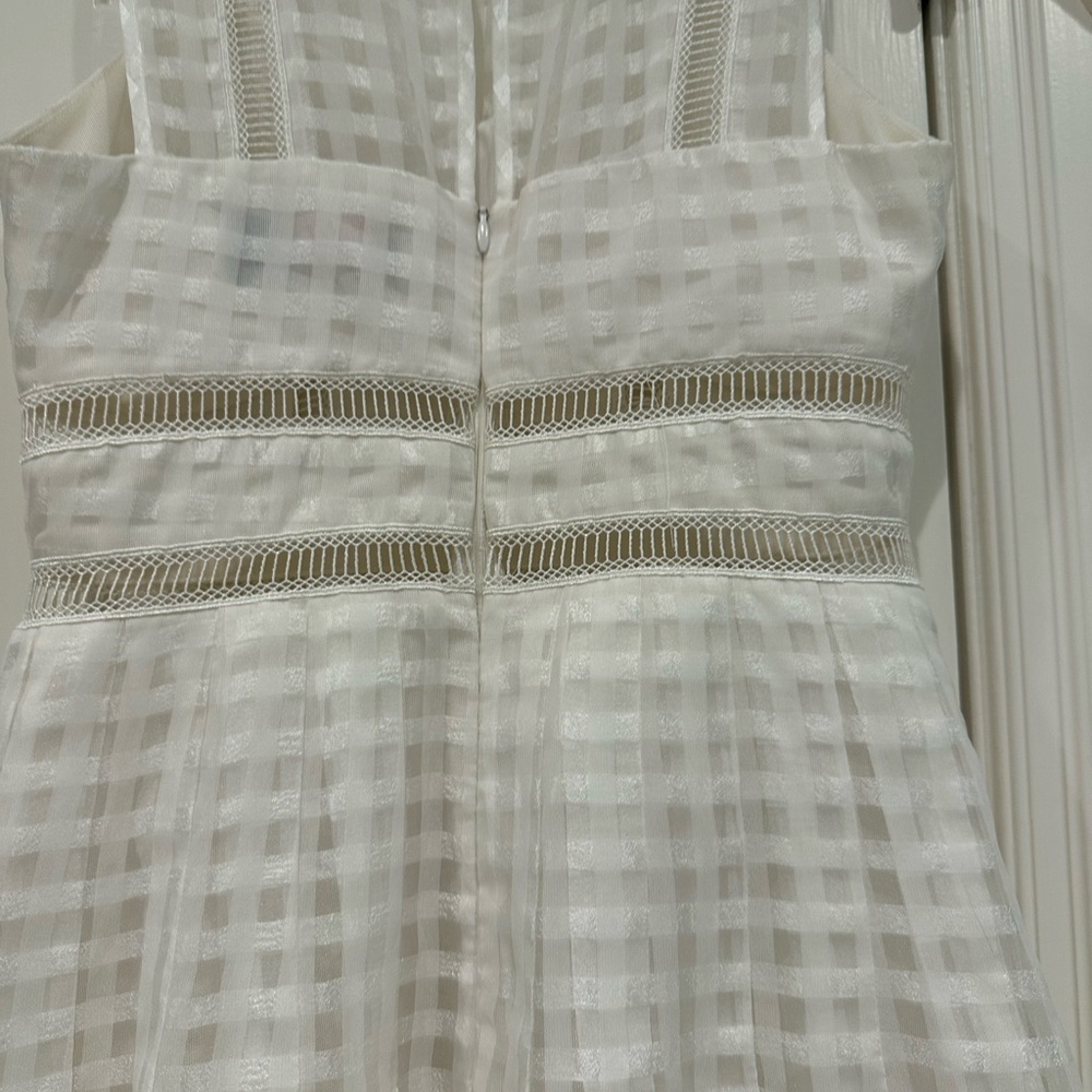 Self Portrait gorgeous white dress. amazing details. soft pleated front